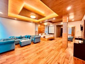 A television and/or entertainment centre at Rockland Cottage, Manali - Centrally Heated & Air Cooled Premium Rooms