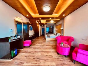 A seating area at Rockland Cottage, Manali - Centrally Heated & Air Cooled Premium Rooms