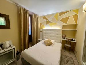 a bedroom with a bed with a geometric wall at Albergo Pesce D'oro in Verbania