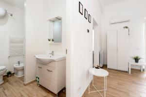 Koupelna v ubytování central comfortable studio apartment + 7 fotografií