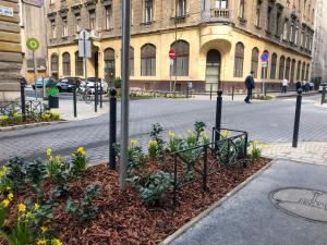 a flower bed in the middle of a city street at DeeP Guest House in Budapest