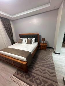 Katil atau katil-katil dalam bilik di Kira Furnished Apartments
