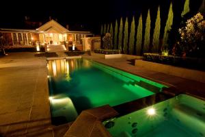a swimming pool in a yard at night at Freeman On Ford in Beechworth