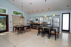a kitchen and dining room with a table and chairs at Vista Michigana in Benton Harbor