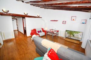 a living room with a couch and a table at Ático con vistas a la montaña Alcoy in Alcoy