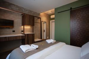 Uma cama ou camas num quarto em Hotel Flaer