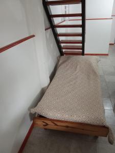 a bed in the corner of a room at Apartamento amueblado en Carmelo con aire acondicionado in Carmelo