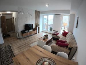 TV a/nebo společenská místnost v ubytování Murphy's Apartment