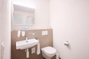 Bilik mandi di Smart Hotel Kreisel --Self check-In