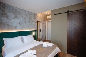 Uma cama ou camas num quarto em Hotel Flaer