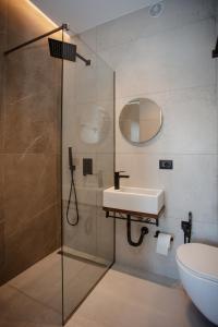 Uma casa de banho em Hotel Flaer