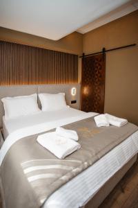 Uma cama ou camas num quarto em Hotel Flaer