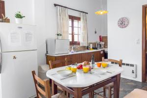 Kuchyňa alebo kuchynka v ubytovaní Aegean Cottage