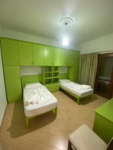 Ein Bett oder Betten in einem Zimmer der Unterkunft Belvedere House