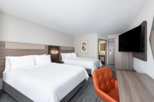 En eller flere senge i et værelse på Holiday Inn Express Atlanta West - Theme Park Area, an IHG Hotel