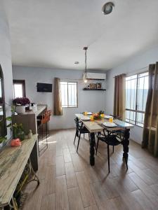 a living room with a table and chairs in it at Casa Américas in Mérida