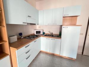 Kuchyň nebo kuchyňský kout v ubytování Sea view apartment in Caorle