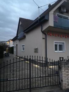 Biró apartmanház Sármellék 8391 Sármellék, 366 Dózsa György utca kép - 2