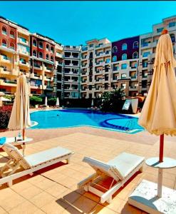 Bazén v ubytování Sunny studio with 3 swimming pools Florenza Hurghada nebo v jeho okolí