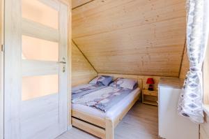 En eller flere senge i et værelse på Domki letniskowe Agata