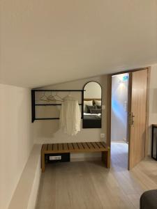 En eller flere senge i et værelse på Stone & Sea Villas