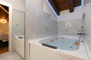 Koupelna v ubytování BolognaRoomscom - Villa Bottrigari + 74 fotografií