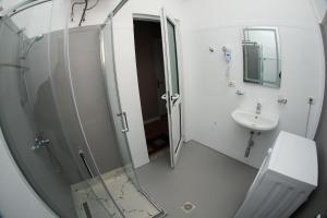 Kupatilo u objektu Hotel Vila Alvin & Apartments +37 fotografija