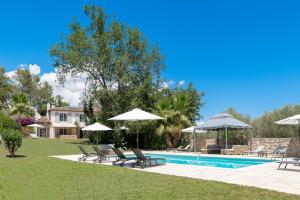 Swimming pool sa o malapit sa Bastide du Citronnier