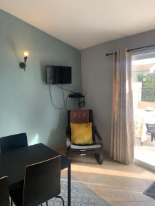A television and/or entertainment centre at Comfortable Gite (3) in attractive Languedoc village