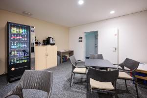 Televisyen dan/atau pusat hiburan di Smart Hotel Kreisel --Self check-In