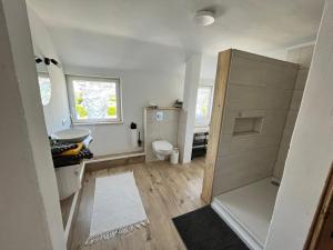 Ένα μπάνιο στο Haus Carolin