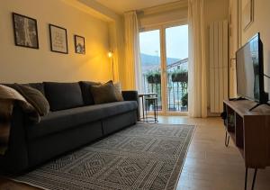 Μια τηλεόραση ή/και κέντρο ψυχαγωγίας στο Apartamentos Sierra