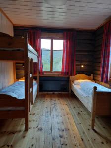 En eller flere senge i et værelse på STORHAUGEN GARD