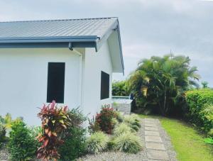 een wit huis met een pad dat er naar toe leidt bij Harmonious Bella Villa in Pacific Harbour