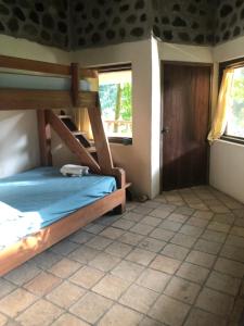 Voodi või voodid majutusasutuse Jungle River Lodge toas