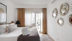 Łóżko lub łóżka w pokoju w obiekcie 2 BR Penthouse Condo Puerto Vallarta