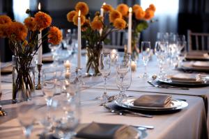 Abesq Doha Hotel and Residences, an IHG Hotelにあるレストランまたは飲食店