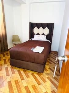 a bedroom with a large bed in a room at HOTEL ROYAL INCA INN in Cusco