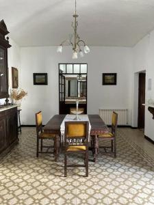 a dining room with a table and chairs at Casa rural Santa María del Castillo in Olivenza