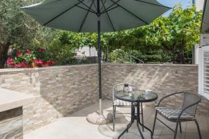 Patio alebo iná vonkajšia časť ubytovania Guest House Ravnić