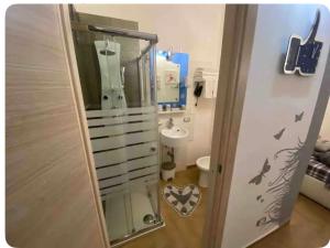 A bathroom at Residence Emozioni Ortigia
