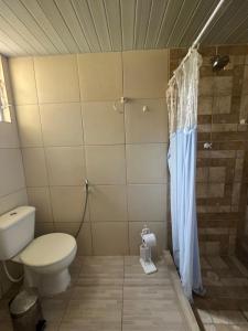 Een badkamer bij Charmante Maison dans residence Privé Tropicaliente prés de Porto de Galinhas