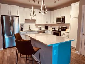 Кухня или кухненски бокс в Riverfront Living Near Jacksonville International Airport