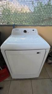 a white washing machine sitting next to a window at Casa morfo in Bijagua