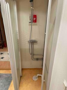 a bathroom with a shower in the corner of a room at Centralt boende, pool, nära till natur & våtmark in Eskilstuna