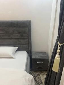 Uma cama ou camas num quarto em Cozy Studio in Asokoro+fast WiFi