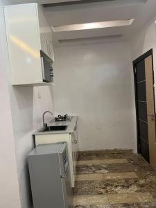 A cozinha ou kitchenette de Cozy Studio in Asokoro+fast WiFi