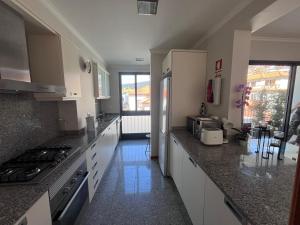Kuchyň nebo kuchyňský kout v ubytování Apartment Machico near the beach