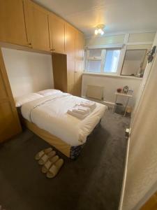 a small bedroom with a bed and a window at 9 Russell court, king close in London