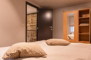 Кровать или кровати в номере Au temps suspendu